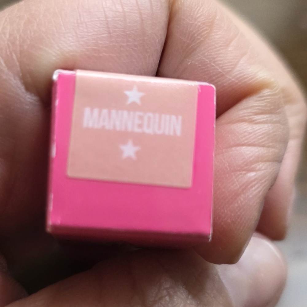 🌴 Jeffree Star Pink and Gold Velour Liquid Lipstick Color: Mannequin - Picture 3 of 7
